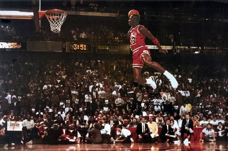 Michael Jordan: Incredible dunk.